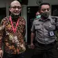 Penyidik KPK Novel Baswedan usai memneuhi panggilan penyidik Komisi Kejaksaan di Jakarta, Kamis (2/7/2020). Novel Baswedan memberikan keterangan terkait aduan masyarakat terhadap penuntut kasus penyerangan air keras pada 2017. (Liputan6.com/Johan Tallo)