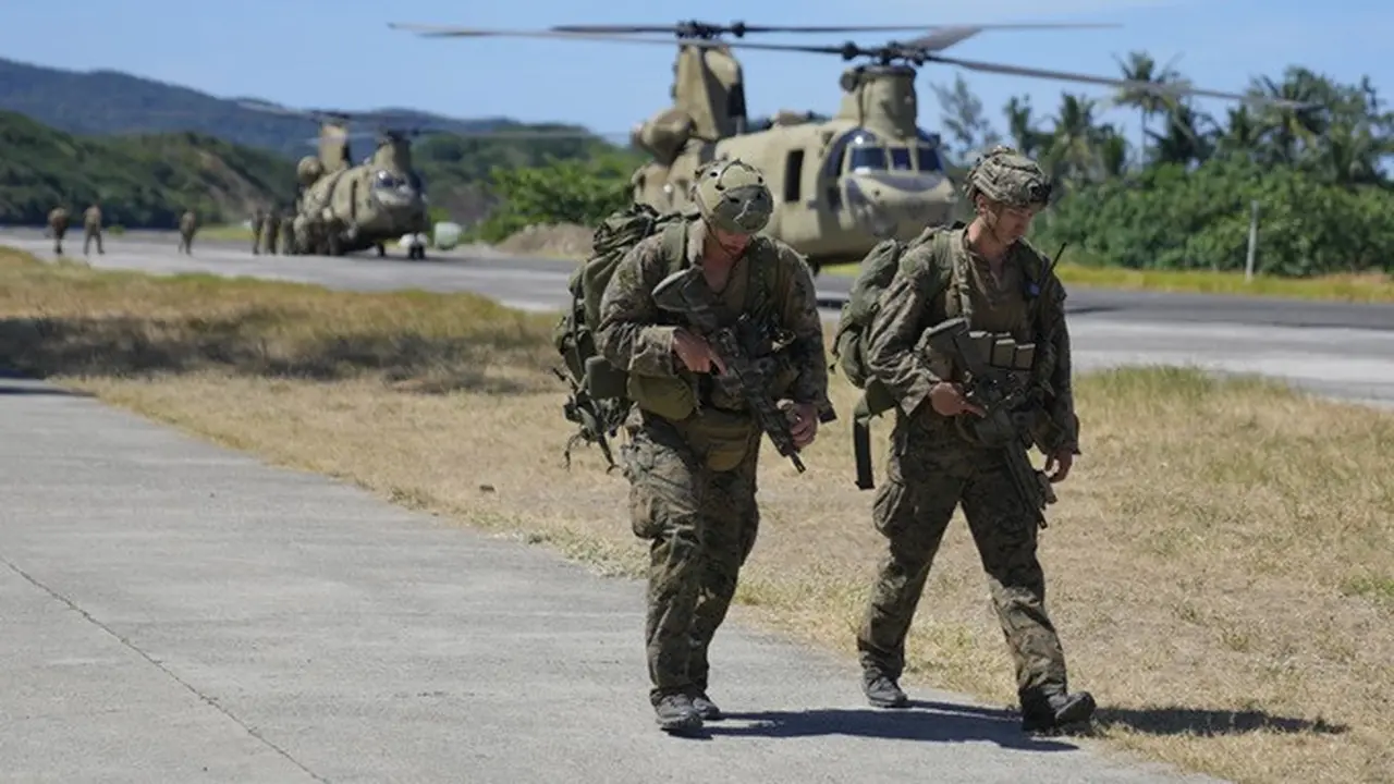 Tentara AS di Pangkalan Angkatan Laut Camilo Osias di Santa Ana, Provinsi Cagayan, Filipina setelah berpartisipasi dalam latihan militer gabungan pada Senin, 6 Mei 2024.