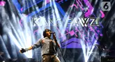 Penyanyi sekaligus musisi, Ikang Fawzi saat tampil di panggung Rock Legends Festival di Plaza Barat, Taman Mini Indonesia Indah, Jakarta, Sabtu (31/8/2024). (Liputan6.com/Helmi Fithriansyah)