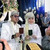 Potret Ayu Kartika Istri Baru Andika Kangen Band Seorang Dokter (Sumber: Instagram/dodhyofficial)