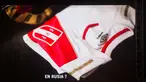 Sebuah video memperlihatkan jersey resmi timnas Peru untuk Piala Dunia 2018 di Rusia di Lima (18/12). Jersey ini menampilkan detail emas beserta garis merah tradisional di dada.  (AFP Photo/Ernesto Benavides)