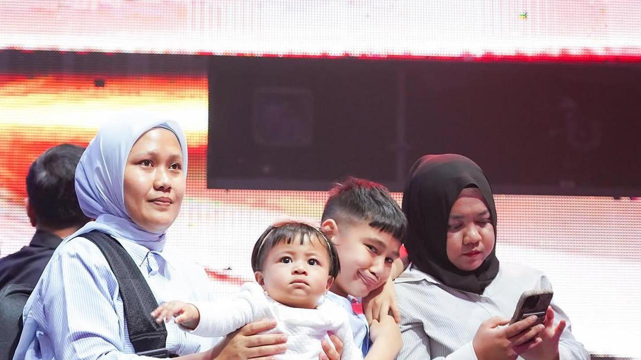 Potret Raffi Ahmad Syuting Ditemani Rafathar, Rayyanza dan Lily