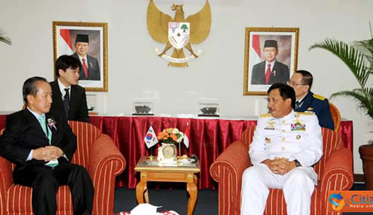 Citizen6, Jakarta: Panglima TNI Menerima Kunjungan mantan Menteri Pertahanan Republik Korea (Former Minister of National Defence Republic of Korea) Mr. Kim Tae-Yung, di Jakarta Convention Center, Rabu (23/3). (Pengirim: Badarudin Bakri Badar)
