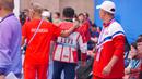 Petembak Indonesia, Muhammad Sejahtera Dwi Putra didampingi ofisial tim usai memenangi lomba nomor perorangan 10 meter running target putra cabang menembak Asian Games Hangzhou 2022 di Fuyang Yinhu Sports Centre, Hangzhou, China, Senin (25/9/2023). (NOC Indonesia)