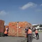 Proses pemidahan logistik MotoGP di Bandara Lombok (dok APLog)