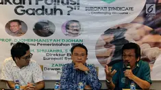 Pakar Pemerintahan IPDN Djohermansyah, Politisi Partai Golkar Zainal Bintang dan Direktur Eksekutif Suropati Syndicate Muhammad Shujahri  dalam diskusi bertema 'Judicial Review:Perlukah Politisi Gaduh ?', Jakarta, Senin (30/7). (Liputan6.com/Johan Tallo)