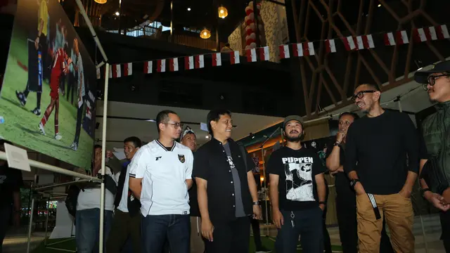 pameran foto dan peluncuran buku "90' & Beyond"