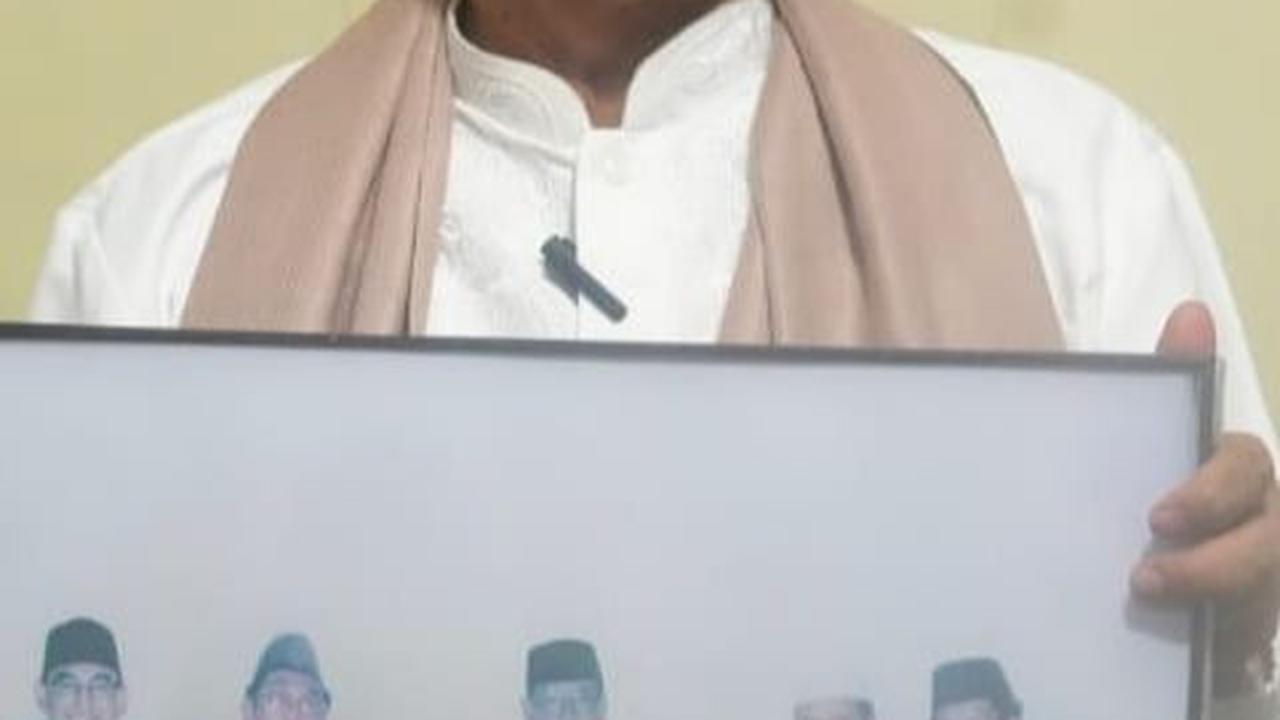 Cerita Mahfud MD Diutus Gus Dur Naik Helikopter Demi Sampaikan Salam Penting ke Kiai Langitan