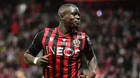 5. Malang Sarr (bebas transfer) - Pemain asal Prancis ini telah sepakat untuk bergabung Chelsea setelah kontraknya bersama Nice berakhir. Malang Sarr akan menyelesaikan tes medis pada pekan ini sebelum resmi pindah ke Stamford Bridge. (AFP/Yann Coatsaliou)