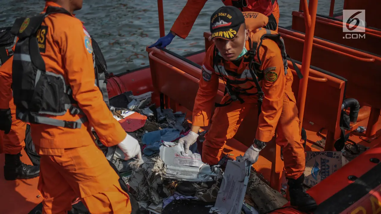 Kantung Jenazah dan Serpihan Lion Air JT 610 Tiba di Tanjung Priok