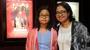 Rini dan putrinya, Jeihan saat Premier Film ANNIE di Plaza Indonesia XXI, Jakarta, Rabu (21/1/2015). Menurut mereka, musik dan setting Broadway menjadi hal yang paling menarik dari film ANNIE. (Liputan6.com/Panji Diksana)