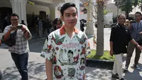 Putra sulung Presiden Jokowi, Gibrang Rakabuming Raka menemui Wali Kota Solo di rumah dinas Loji Gndrung, Rabu (18/9).(Liputan6.com/Fajar Abrori)