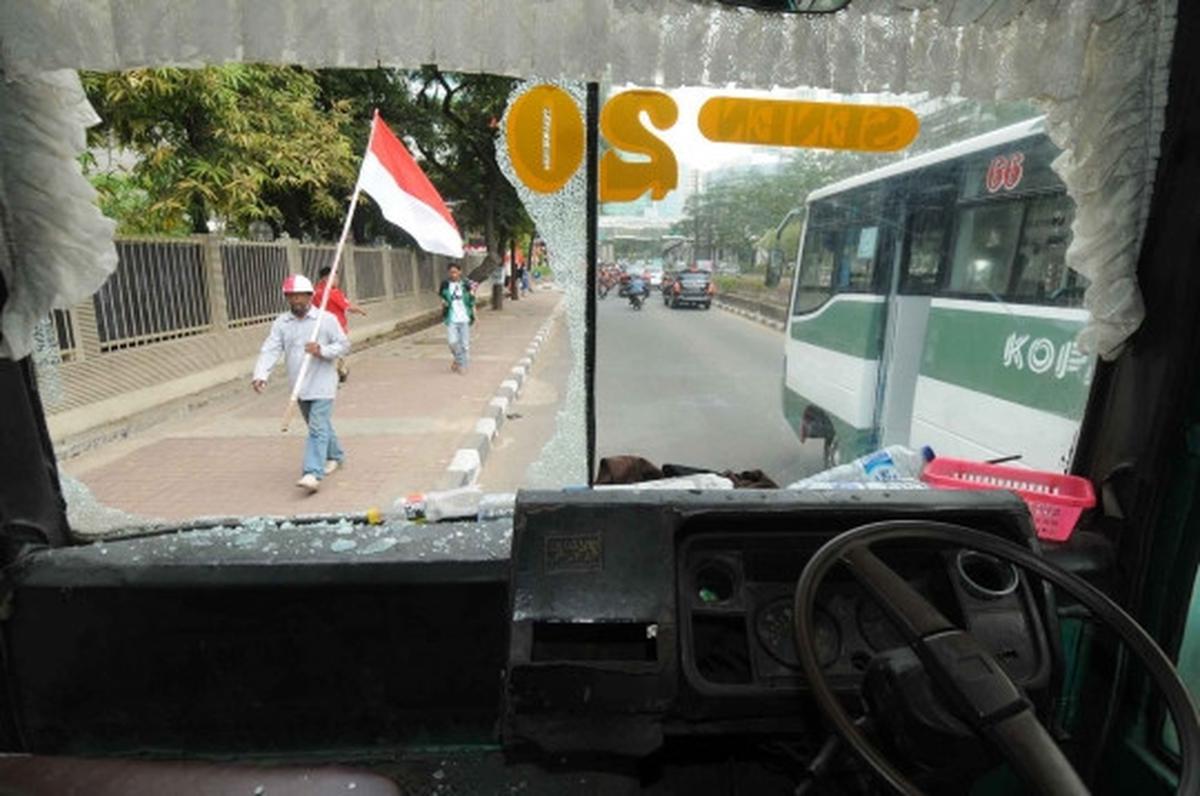 Ini pelajar SMK yang beraksi anarkis palak dan rusak bus Kopaja