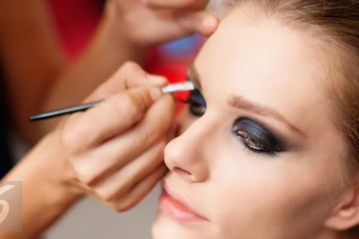 Flame Liner, Tren Makeup Terbaru yang Patut Dicoba