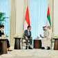 Presiden Jokowi bertemu dengan Presiden Uni Emirat Arab (UEA) Sheikh Mohamed bin Zayed bin Sultan Al Nahyan atau MBZ di Istana Al Shatie, Abu Dhabi, Jumat (1/7/2022). (Foto: Sekretariat Presiden)