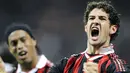 Luapan kegembiraan striker AC Milan asal Brasil, Alexandre Pato seusai menjebol gawang AS Roma dalam lanjutan Liga Serie A Italia yang berlangsung di San Siro, 18 Oktober 2009. AFP PHOTO / Damien Meyer 