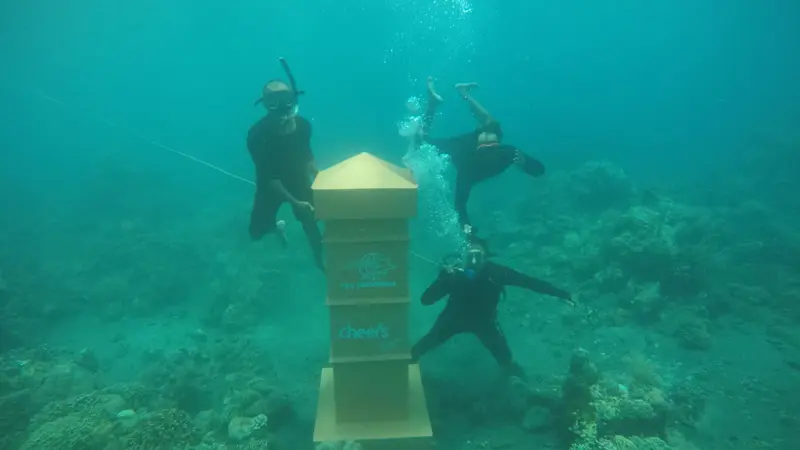 Pos box underwater spot selfie baru didalam laut wisata Gran Watudodol (Istimewa)