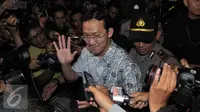 Staf Khusus Gubernur DKI Jakarta, Basuki Tjahaja Purnama (Ahok), Sunny Tanuwidjaja usai memenuhi panggilan KPK, Jakarta, Rabu (13/4/2016). (Liputan6.com/Helmi Afandi)