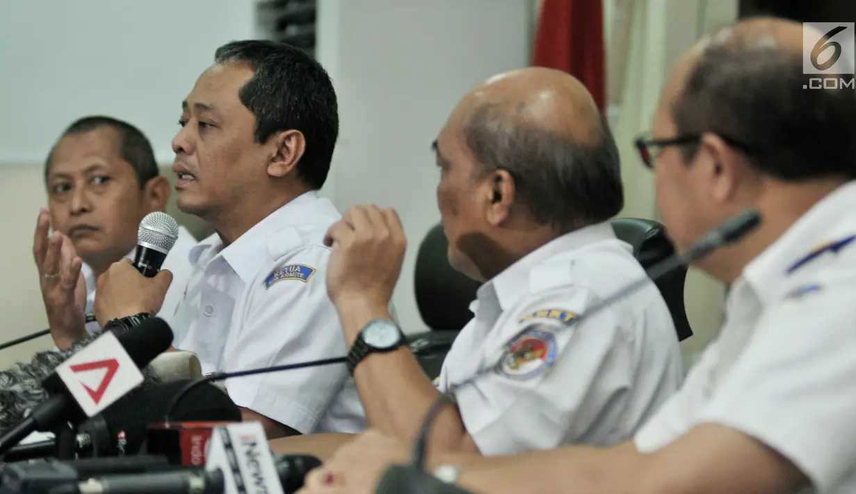 Kepala Sub Komite Investigasi Penerbangan Nurcahyo Utomo memberi keterangan terkait perkembangan investigasi Lion Air PK-LQP di Jakarta, Kamis (21/3). KNKT akan menyampaikan hasil investigasi pada Agustus atau September 2019. (merdeka.com/Iqbal Nugroho)