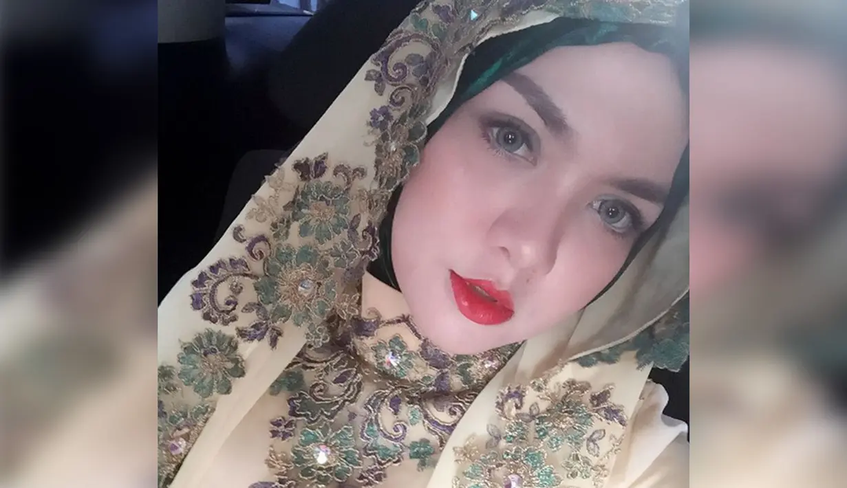 Penampilan Vicky Shu yang bikin hati para pria menjadi sejuk. (Instagram.com/Vickyshu)