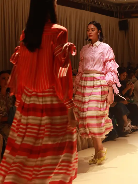 Bertepatan dengan show ini, ARTKEA juga menegaskan komitmennya terhadap keberlanjutan dan kesejahteraan masyarakat yang lebih luas. ARTKEA menjalin kemitraan dengan Yayasan Jantung Indonesia, memperkenalkan Velove Vexia sebagai salah satu brand ambassador kampanye "Go Red For Women." [Foto: Document/ARTKEA]