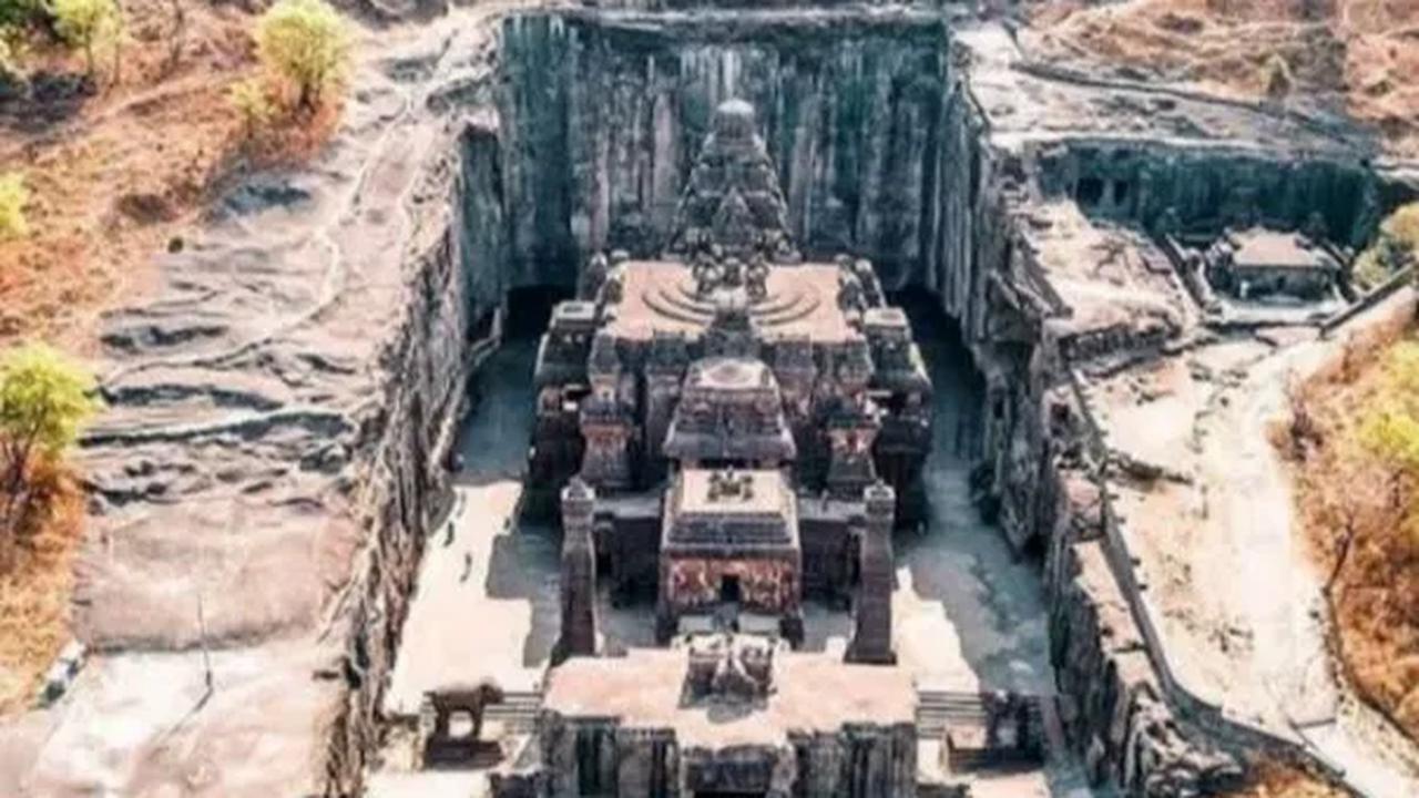 7. Kuil Kailasa