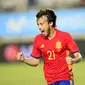 Pemain sayap Timnas Spanyol David Silva merayakan golnya ke gawang Uruguay dalam laga persahabatan di Estadio Nueva Condomina, Murcia, Kamis (8/6/2017) dinihari WIB. Laga berakhir 2-2. (AP Photo/Alberto Saiz)