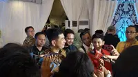 Ketua Kamar Dagang dan Industri Indonesia Arsjad Rasjid, menghadiri open house Idul Fitri 1445 H yang digelar Menko Bidang Perekonomian Airlangga Hartarto. (Liputan6.com/Winda Nelfira).