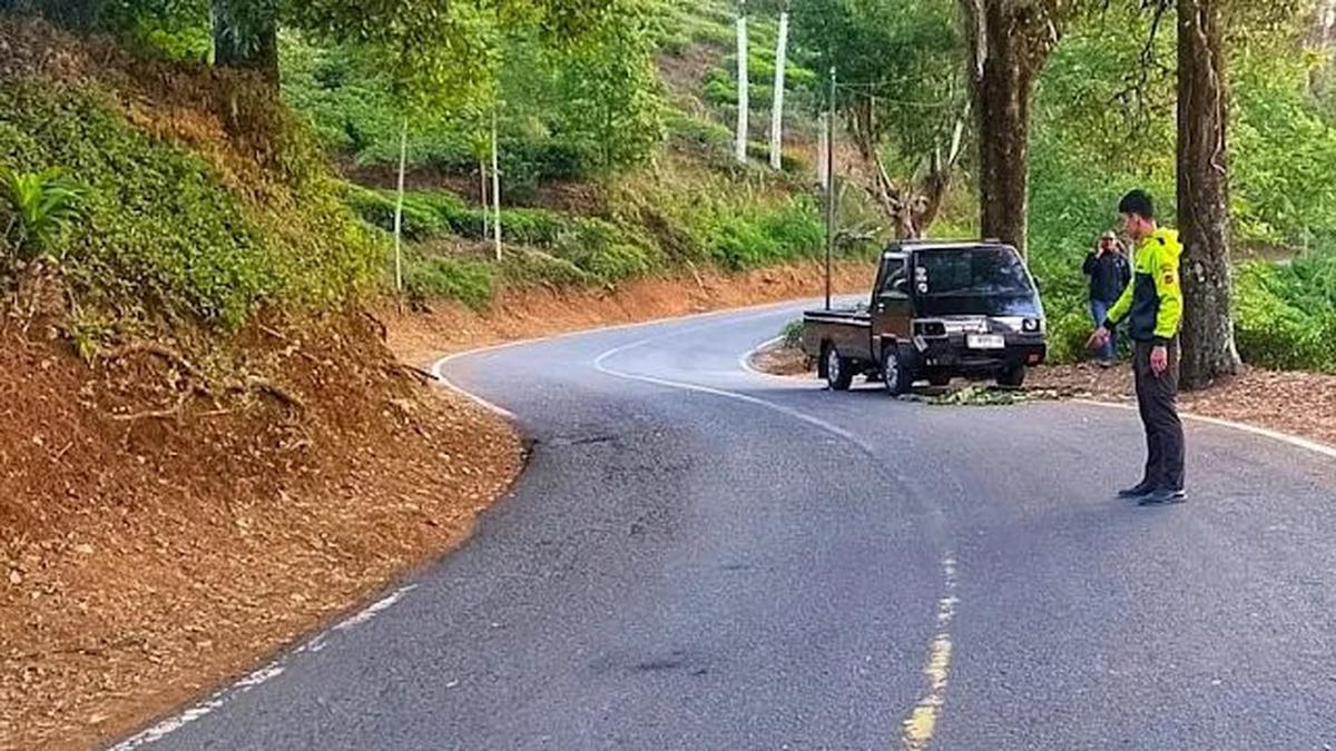 Nyalip di Tikungan, Pemotor Tewas Usai Tabrak Pikap