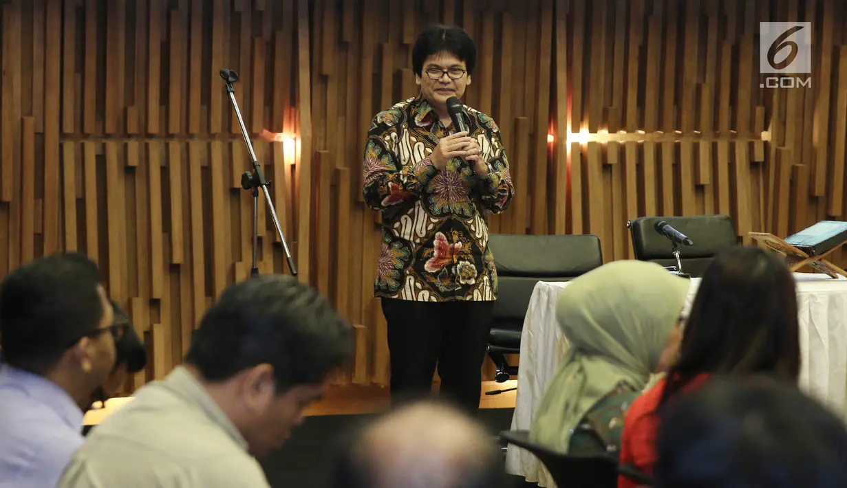 Direktur Jendral PPI Ahmad M Ramli memberikan sambutan acara buka puasa bersama di SCTV Tower, Jakarta (22/5). SCM-Emtek menggelar buka bersama dengan jajaran Kemenkominfo, Komisi I DPR, KPI, dan Lembaga Sensor Film (LSF). (Liputan6.com/Herman Zakharia)