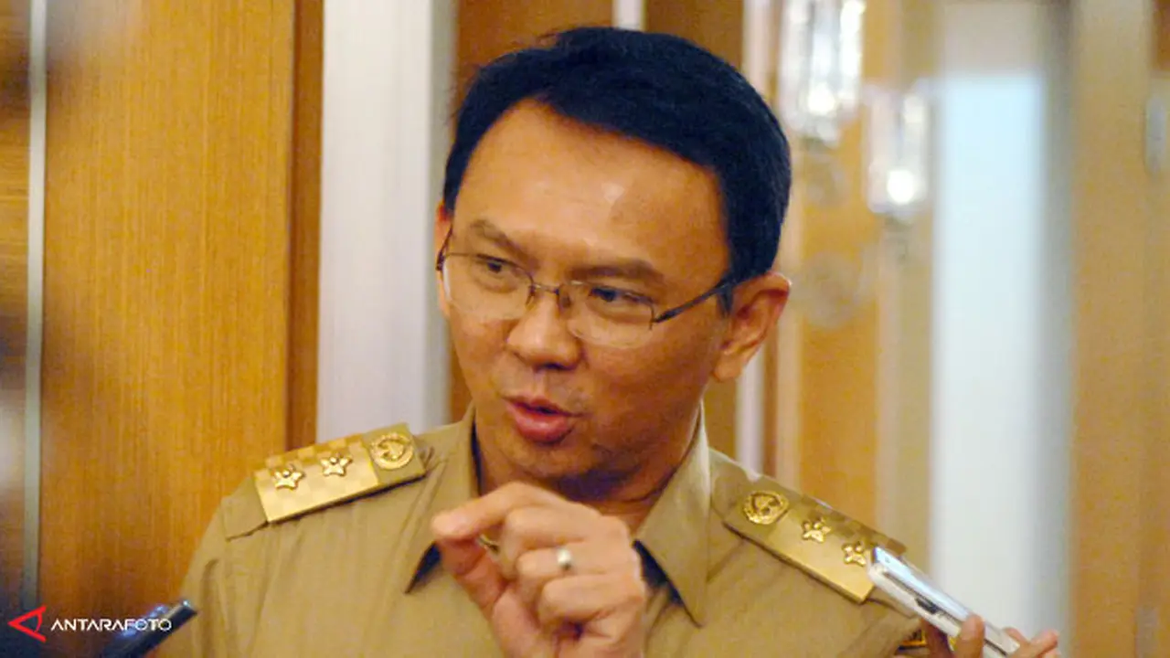 ahok-taksiap130417c.jpg