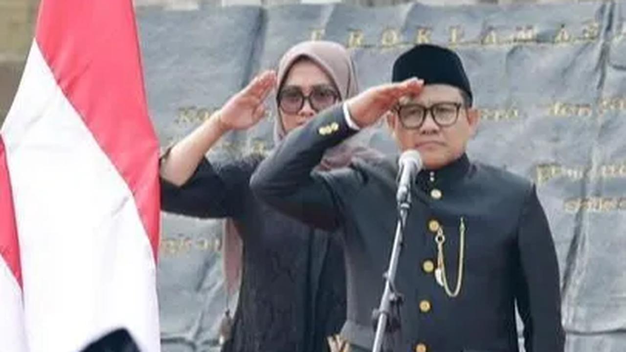 Cak Imin mengaku menghormati pilihan Yenny Wahid tersebut. Menurut Cak Imin, demokrasi membebaskan siapapun untuk memberikan dukungan.