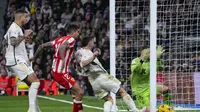 Pemain Real Madrid, Dani Carvajal saat menjebol gawang Almeria dalam lanjutan Liga Spanyol 2023/2024, Senin (22/1/2024) dini hari WIB. (AP Photo/Bernat Armangue )