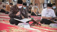 Wali Kota Surabaya Eri Cahyadi doa bersama dan khataman Alquran bersama jajarannya. (Dian Kurniawan/Liputan6.com)