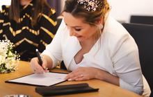 7 Inspirasi Model Headpiece, Anting, dan Gelang yang Elegan dan Percantik Penampilan