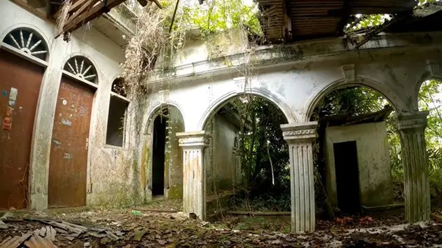 Terbengkalai 30 Tahun, 7 Penampakan Rumah Artis Senior Ini Bikin Merinding