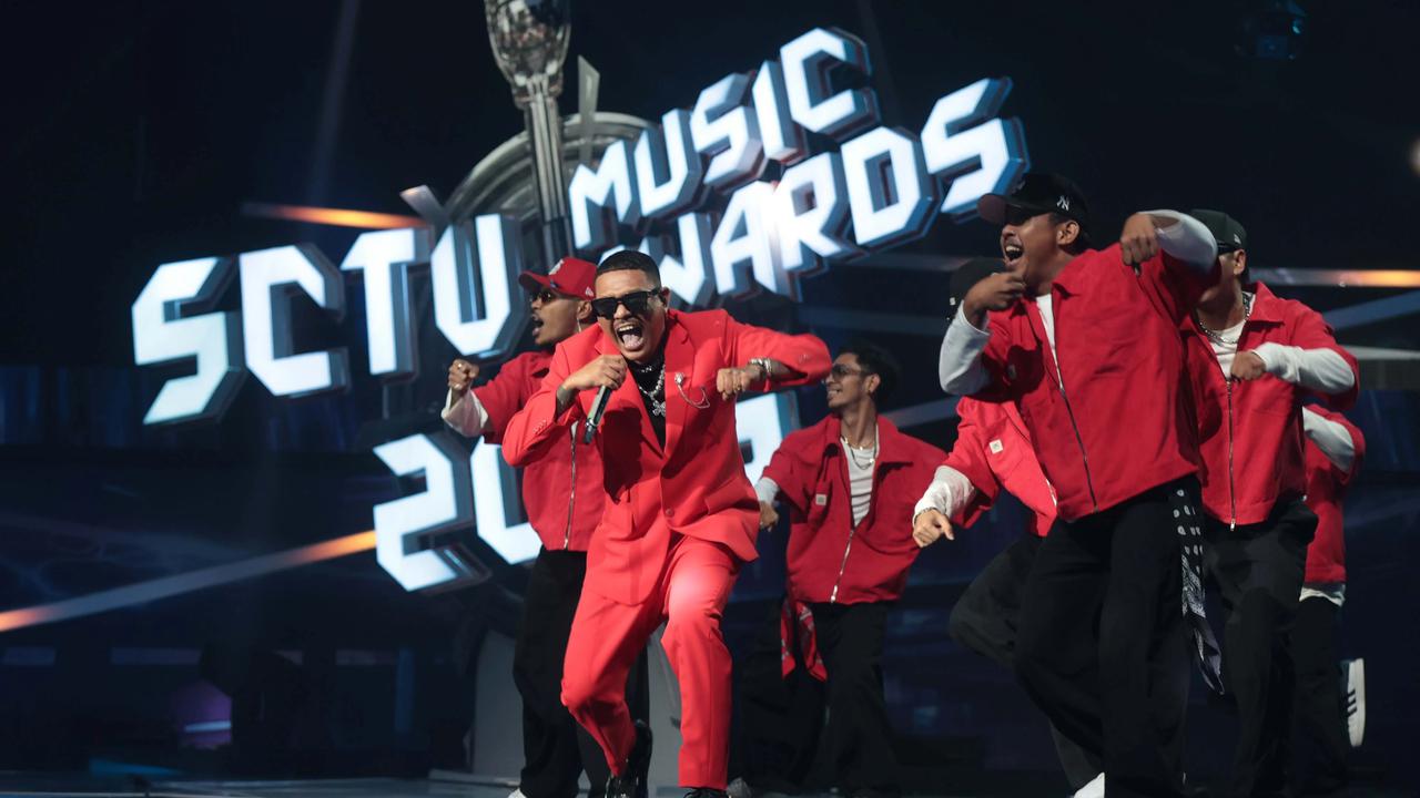 FOTO: Rizky Febian dan Adrian Khalif Raih Tiga Piala SCTV Music Awards 2026