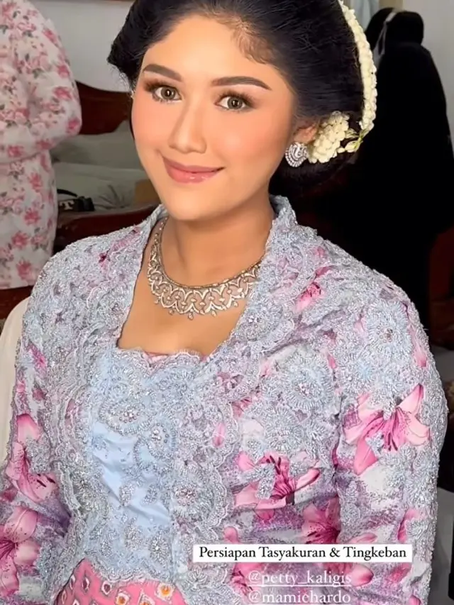 Pesona Glowing Bumil Erina Gudono Kenakan 3 Kebaya Berbeda di Acara Tasyakuran 7 Bulan Kehamilannya