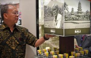 Gubernur Bali Wayan Koster meninjau area duty free di Bandara I Gusti Ngurah Rai. (Foto: Laman Pemprov Bali).