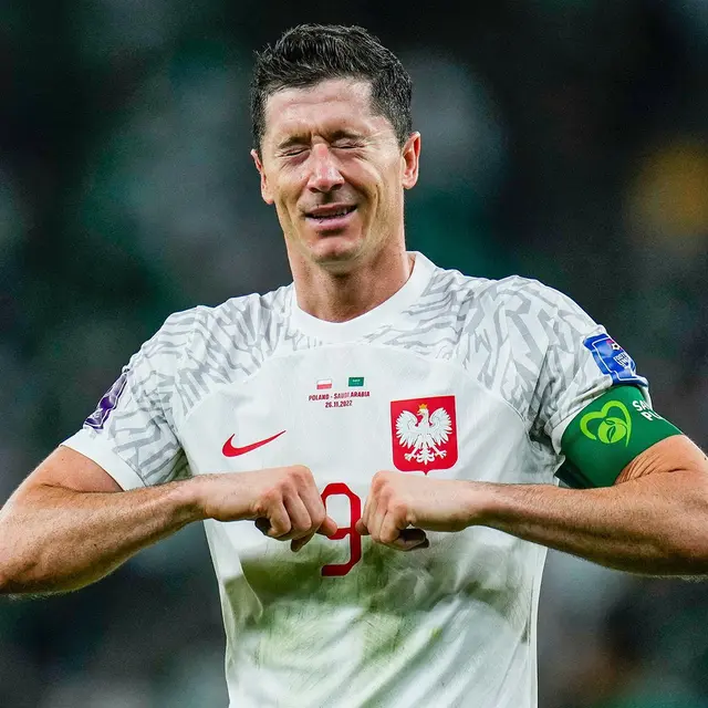 Robert Lewandowski, melakukan selebrasi usai mencetak gol ke gawang Arab Saudi pada laga Piala Dunia di Stadion Education City, Qatar, Sabtu (26/11/2022).