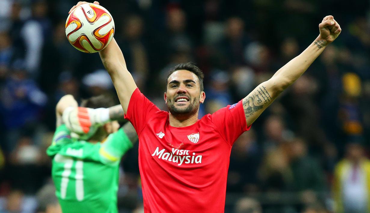 Pemain Sevilla kelahran Lormont, Perancis, Benoit Tremoulinas merupakan salah satu legiun Prancis yang ambil bagian dalam laga kontra Real Madrid. (EPA/Leszek Szymanski)