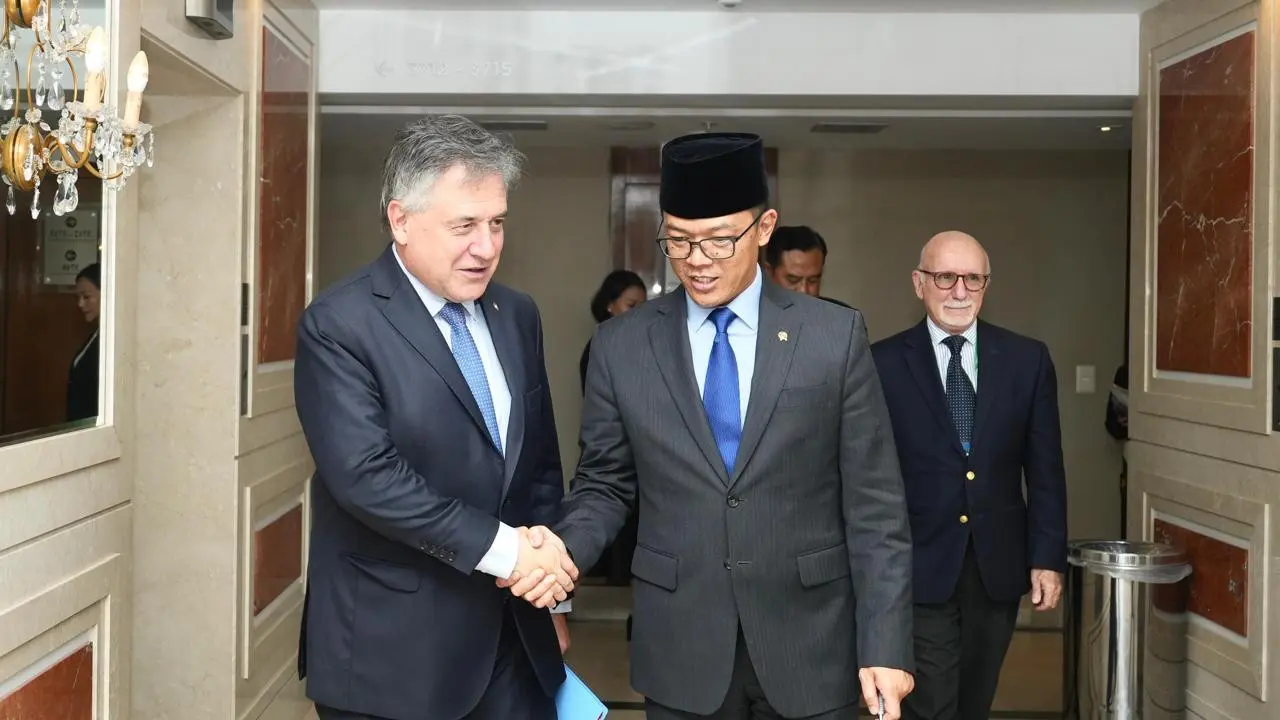Pertemuan bilateral Menteri Luar Negeri RI Sugiono dan Menteri Luar Negeri Paraguay Omar Paganini di sela-sela KTT G20 di Brasil. (Dok. Kemlu RI)