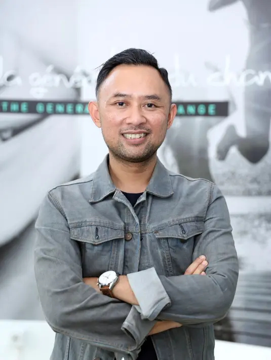 Tidak hanya itu, kebanggaanya akan batik juga sempat diperkenalkannya di Paris. Ronald juga kerap menggunakan batik ketika sedang mengisi sebuah acara di luar negeri. (Nurwahyunan/Bintang.com)