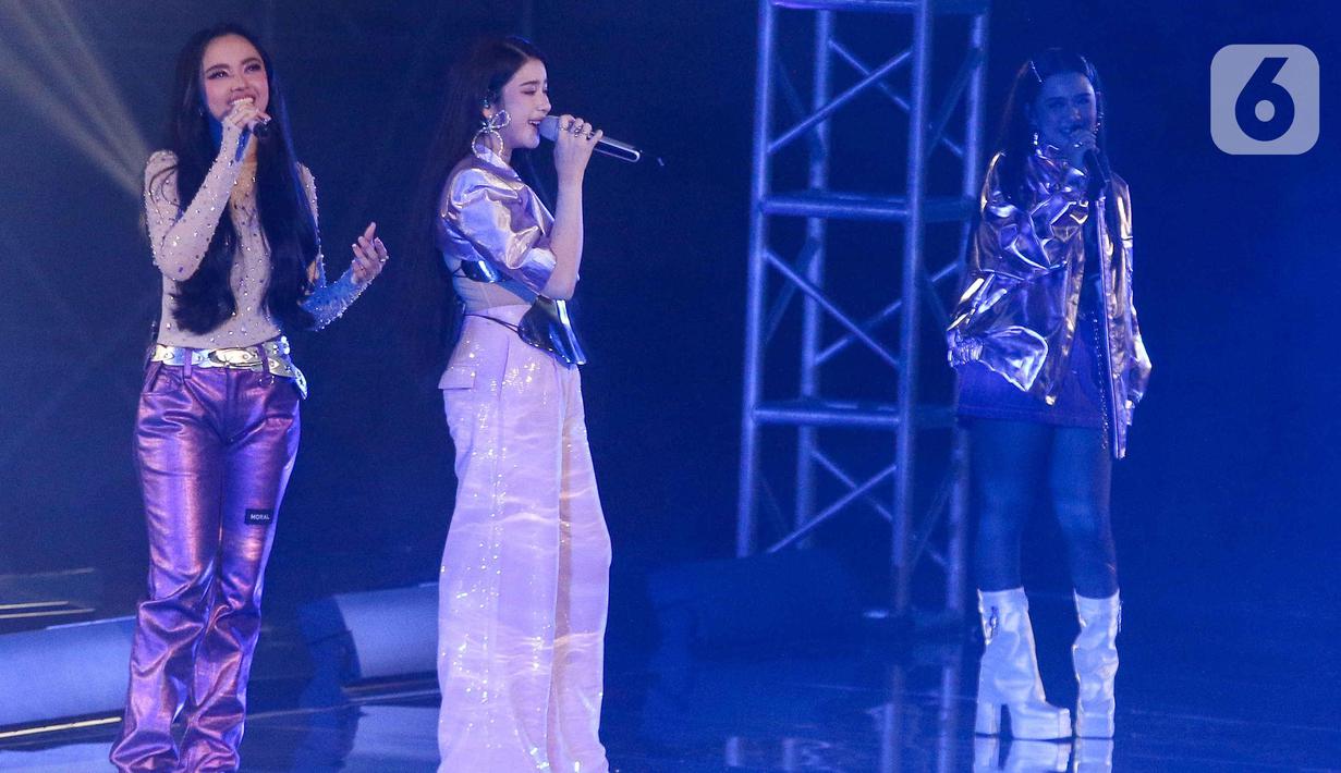 3 Diva dan Super Girls tampil sekaligus dalam satu panggung yang sama. (Liputan6.com/Herman Zakharia)