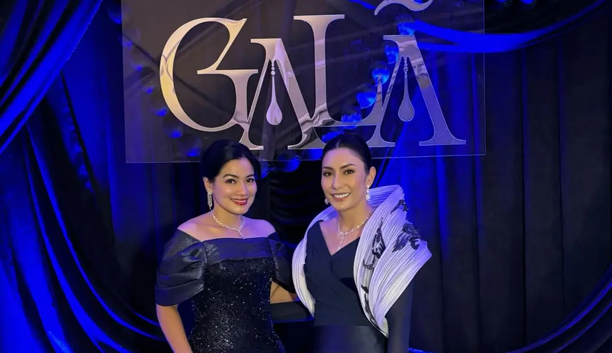 Bersanding dengan Tyas Mirasih, Titi Kamal tampil bak duo princess dengan busana glamor [@titi_kamall]