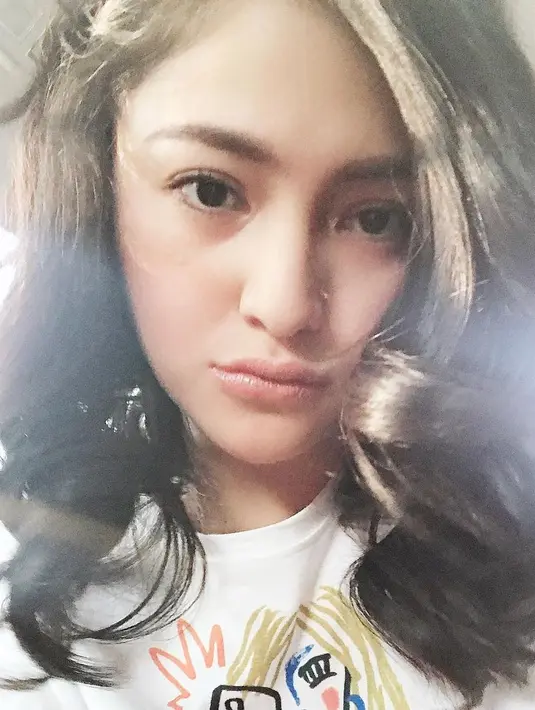 "Dan (laki-laki) yang nggak takut dengan kedominanan aku dan nggak ngebuat dia merasa terintimidasi. Atau merasa kayak 'Aduh ni cewek gue harus gimana ya?' gitu lho," jelas Marshanda," pungkasnya. (Instagram/marshanda99)