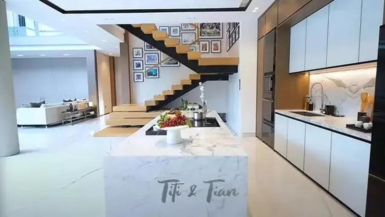 Intip Potret Dapur Mewah Milik Titi Kamal dan Christian Sugiono yang Punya Model Elegan