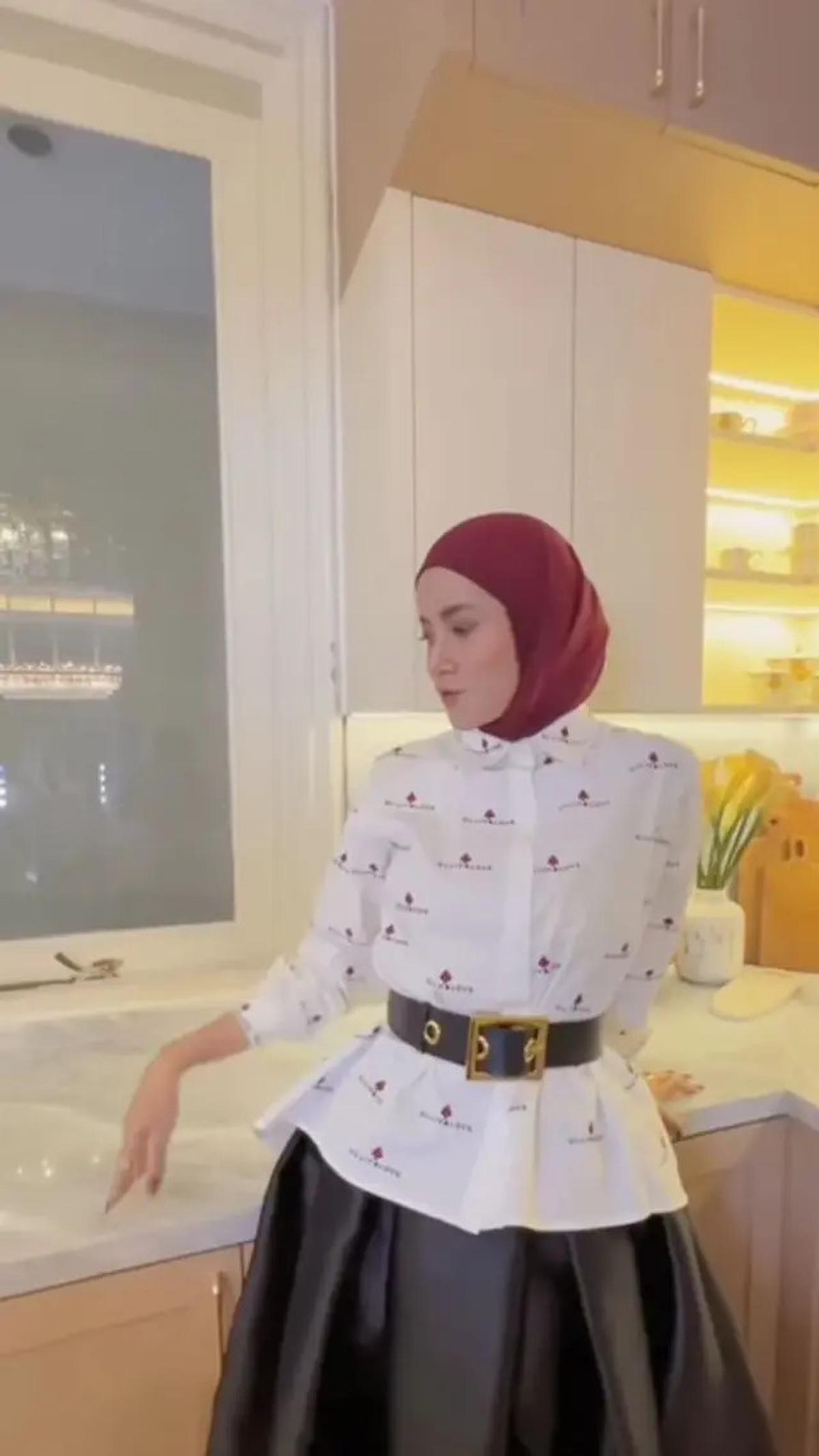 Desain Dapur Mewah Olla Ramlan di Rumahnya yang Senilai Rp 50 Miliar