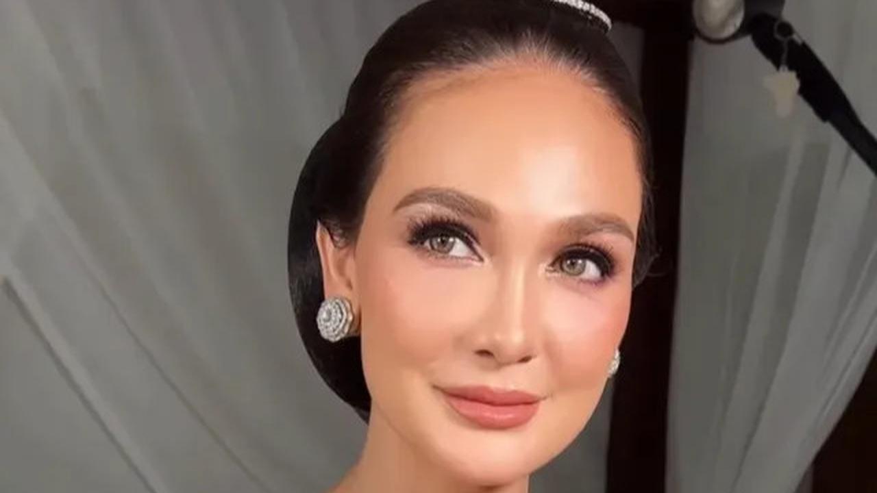 Potret Anggunnya Luna Maya Kenakan Paes Jawa Jelang Pernikahan, Aura Bahagia Terpancar