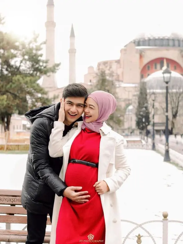 Ria Ricis tengah hamil anak pertama dari pernikahannya dengan Teuku Ryan
